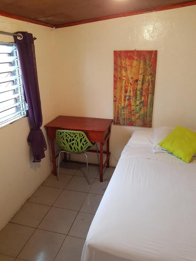 Managua Backpackers Inn Room photo